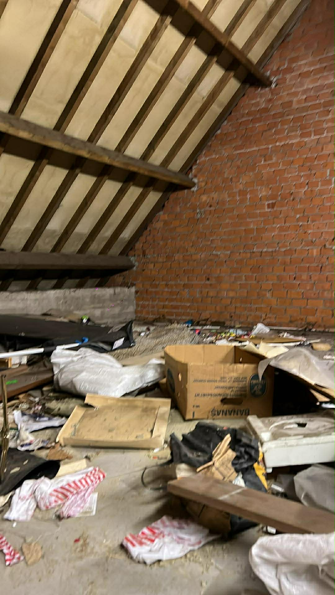 Rommelige zolder voor de opruiming in Mol